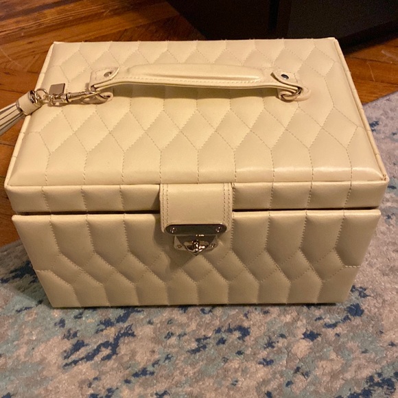 WOLF Jewelry - NEW Wolf jewelry box NEVER USED